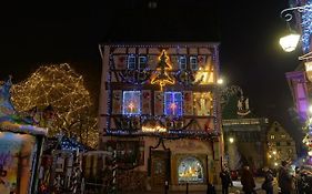 Historical Town Center Spacious Flat